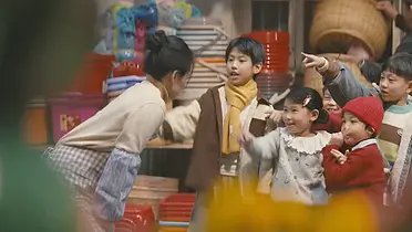 央视春晚公益广告：中国人的爱，都在“回家吃饭”里
