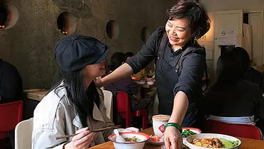 抖音生服：有些店，一进去就会想到自己的妈妈