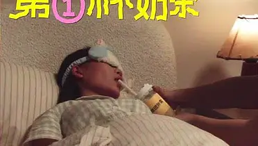 美团外卖的“秋奶”广告，太抽象了！
