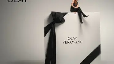 OLAY 联名 VERA WANG：把黑缎蝴蝶结融入自己爱的献礼