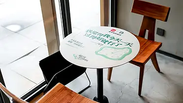 星巴克×余华：一个「潦草读书局」，让阅读更容易发生