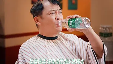 这届世界杯，怡宝安排了场战术性喝水