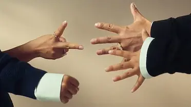 Tiffany：爱的石头剪刀布